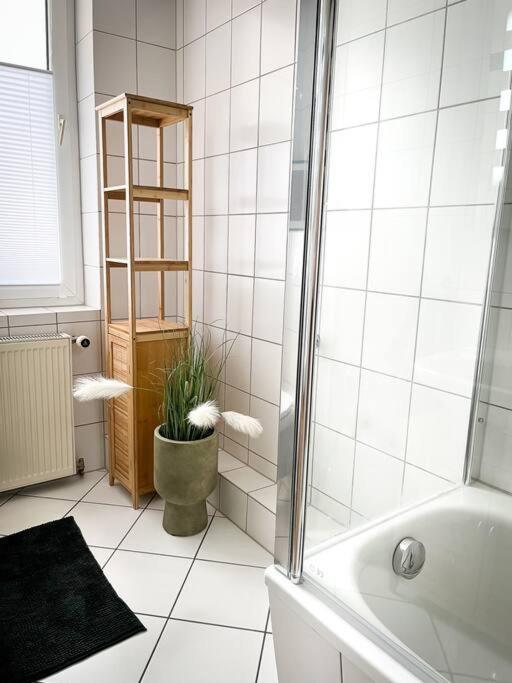 Ferienwohnung Bali Style Mit High Speed Wlan Und Gratis Parkplatz Gera Exterior foto